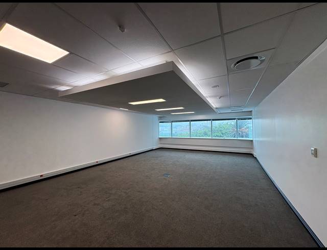 950M² OFFICE TO LET IN FORESHORE